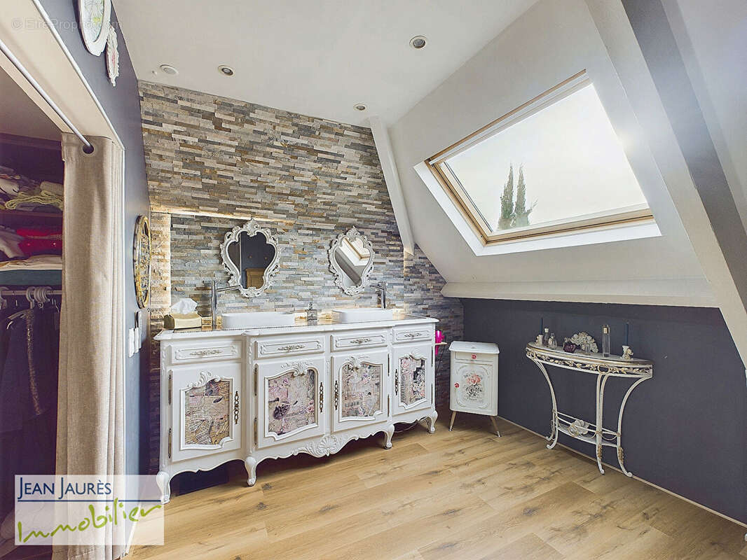 Maison à LA RIVIERE-DE-CORPS