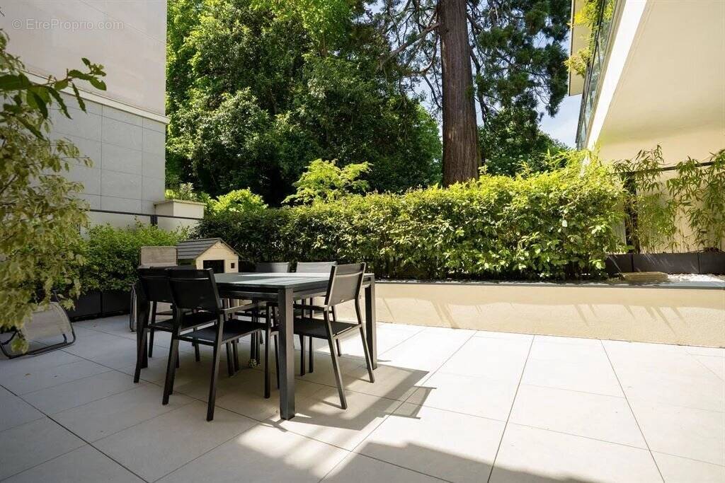 Appartement à VILLE-D'AVRAY