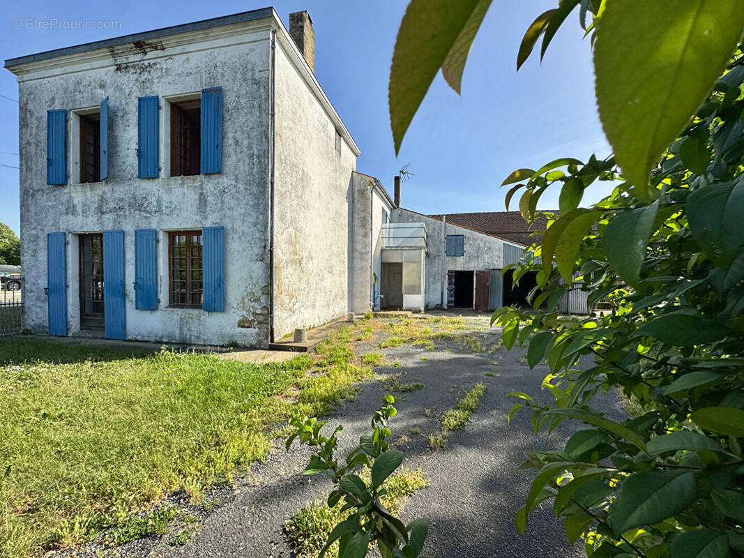Maison à SAINT-GERMAIN-DE-MARENCENNES