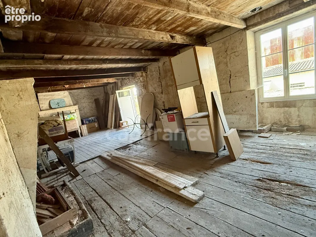  CHAMPDENIERS – Maison de caractère rénovée de 175 m² avec 135 m² de dépendances et fort potentiel - photo 30