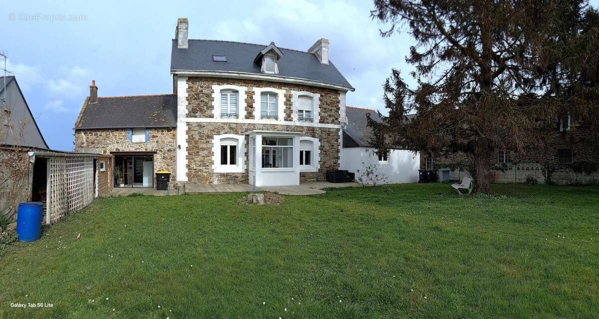 Maison à LE VIVIER-SUR-MER