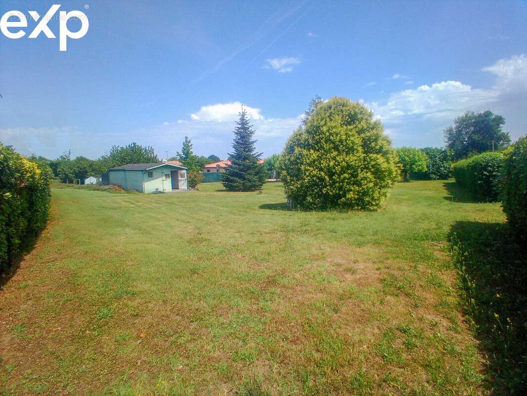 Terrain 743 m² à Bellebat  - photo 3