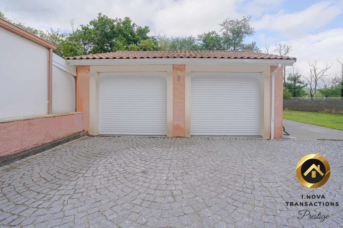 Maison à MONTOULIEU