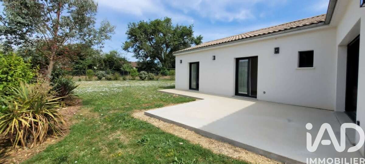 Photo 2 - Maison à NIEUIL-L'ESPOIR