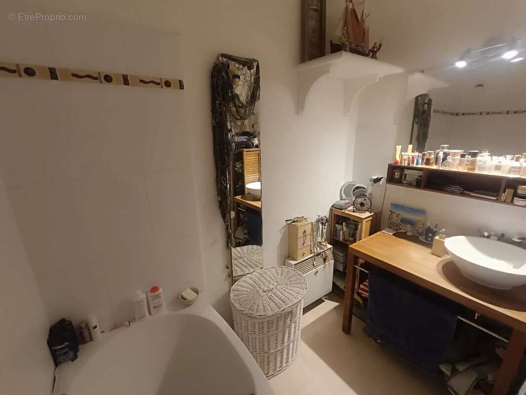 Appartement à SAINT-LAURENT-DU-VAR