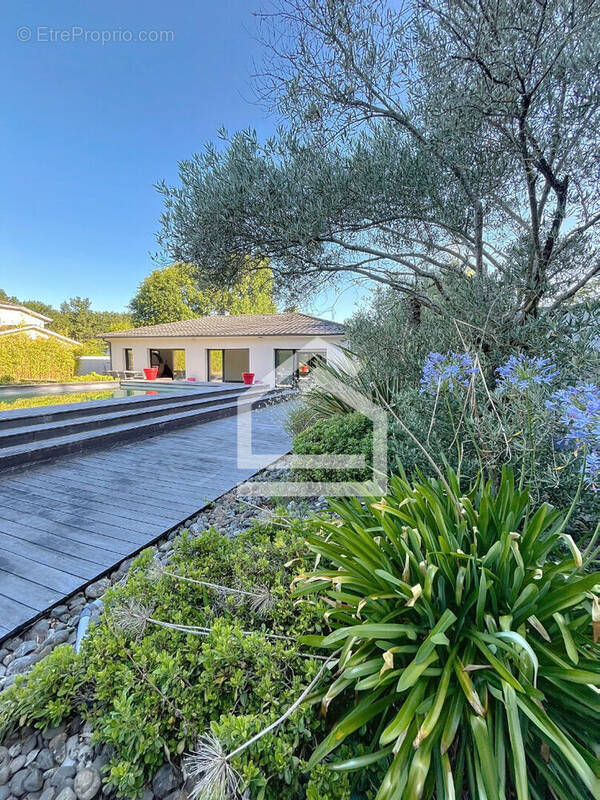 Maison à BLANQUEFORT