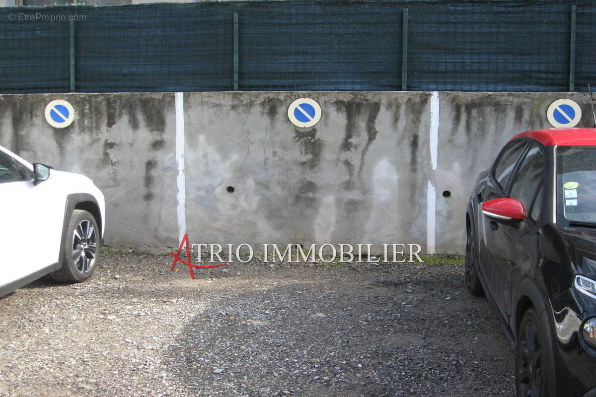 Parking à CAGNES-SUR-MER