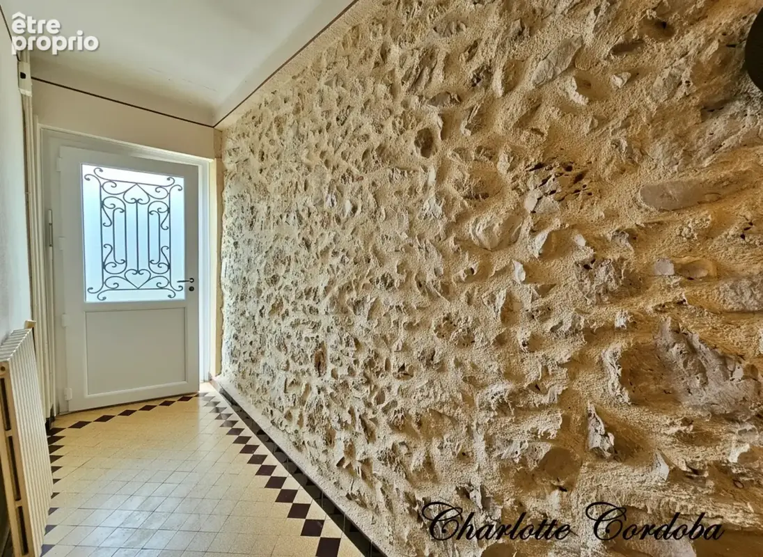 Maison plain-pied 3 chambres - Double garage - Dépendances - 2980 m² de terrain et bois - photo 7