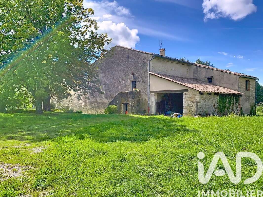 272 m² à Le Poet-Laval  - photo 3