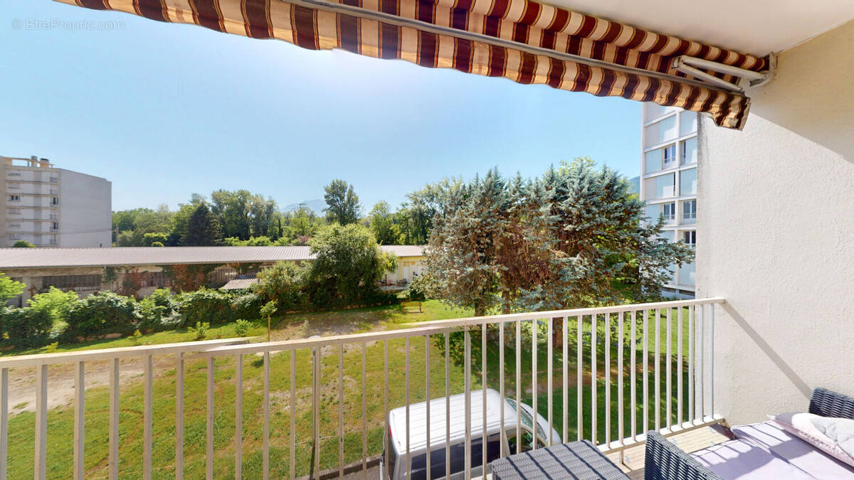 Appartement à SAINT-MARTIN-D'HERES