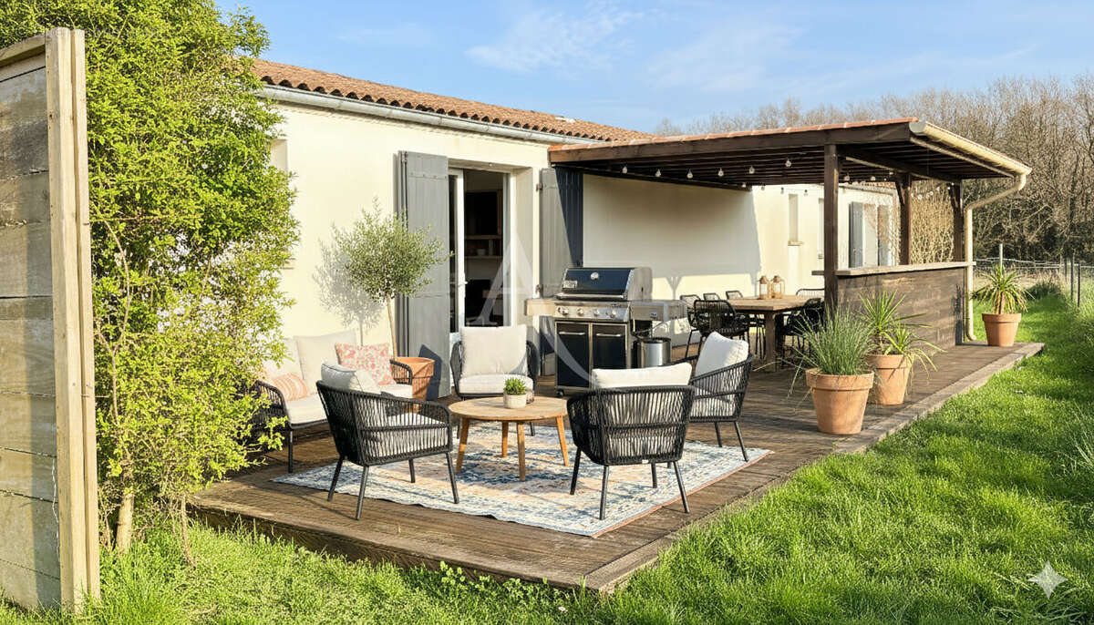 Maison à CHAILLEVETTE