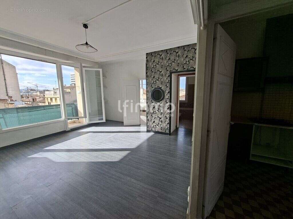 Appartement à MARSEILLE-4E