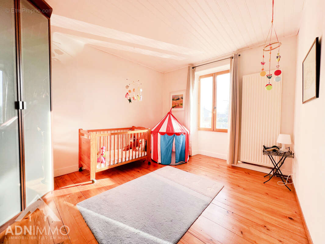 Maison à SAINT-GENIS-POUILLY