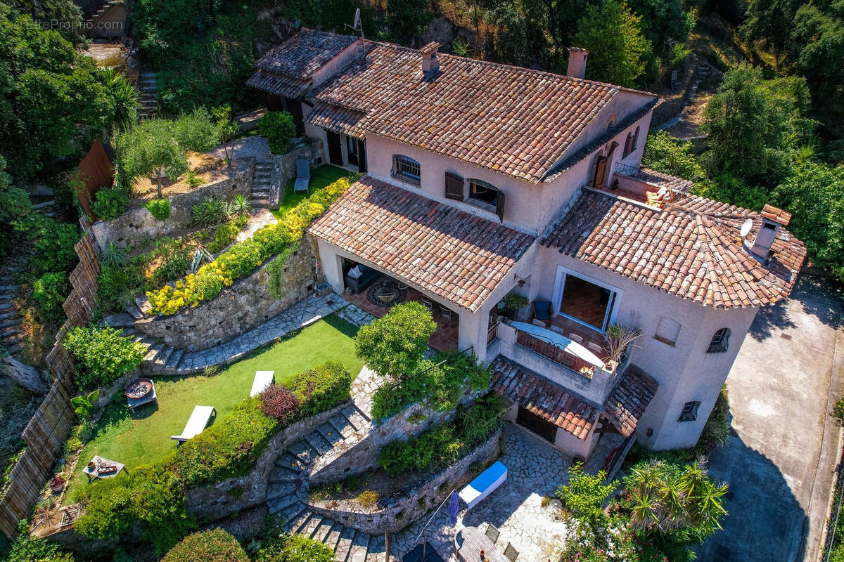Photo Maison à Mandelieu-La-Napoule au prix de 1 990 000€