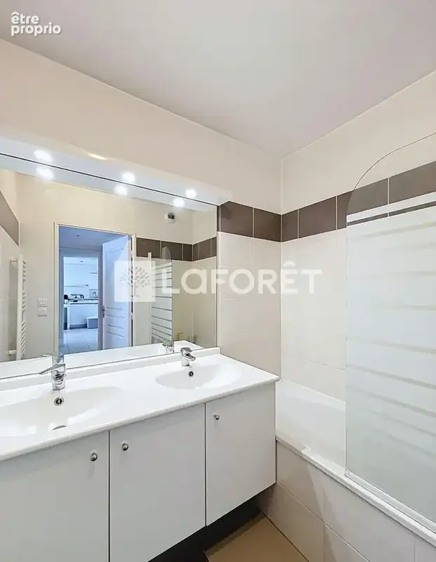 T3 de 65 m² - terrasse - double garage - Calme - Rouet Marseille 8e - photo 9