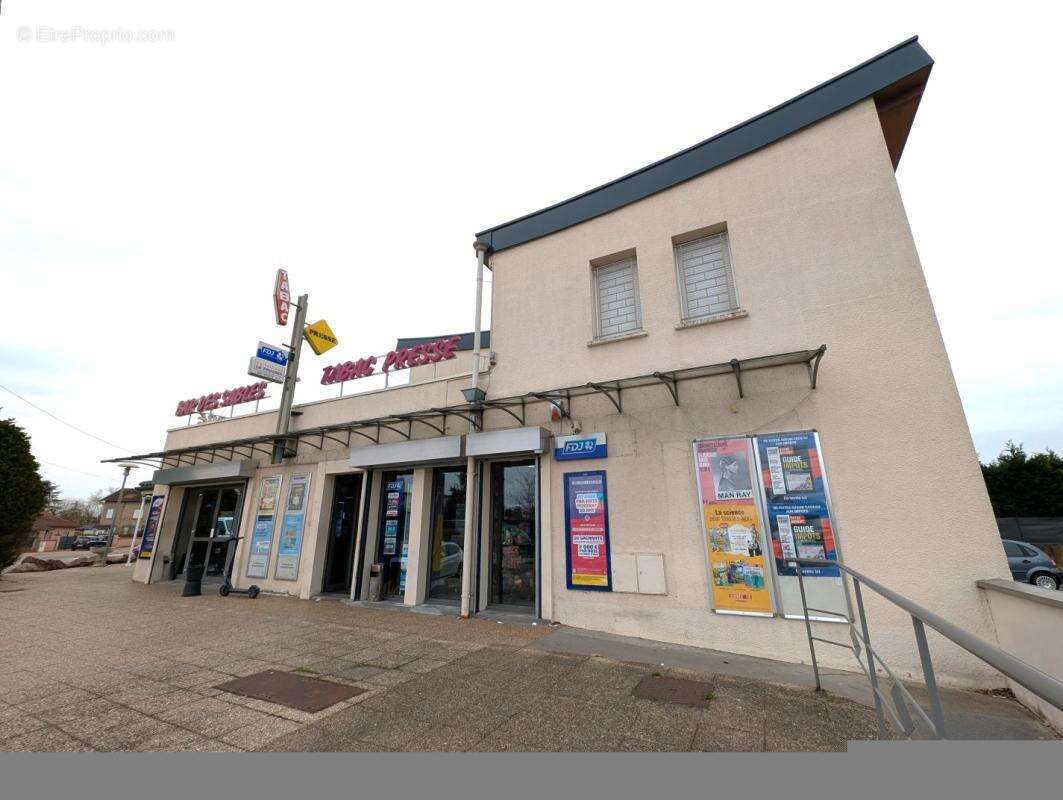 Commerce 240 m² à Mably  - photo 3