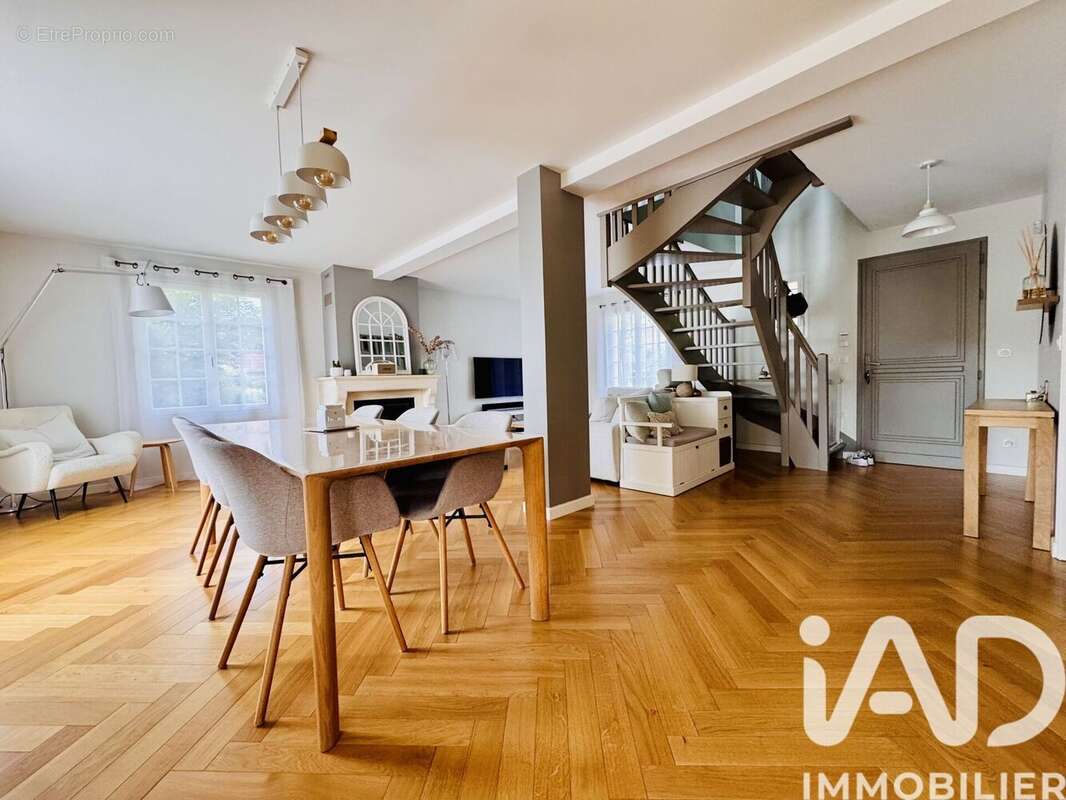 Maison 220 m² à Bazoches-Sur-Guyonne  - photo 9