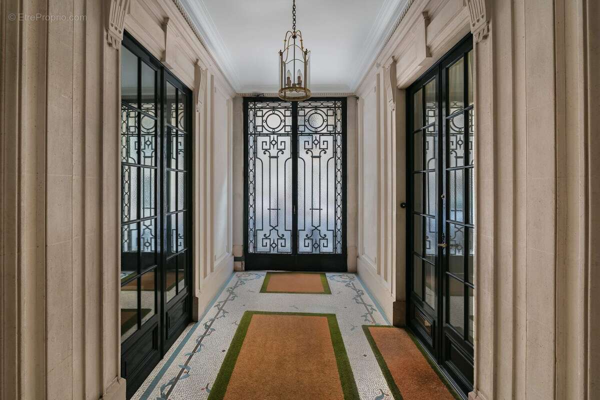 Appartement à PARIS-16E