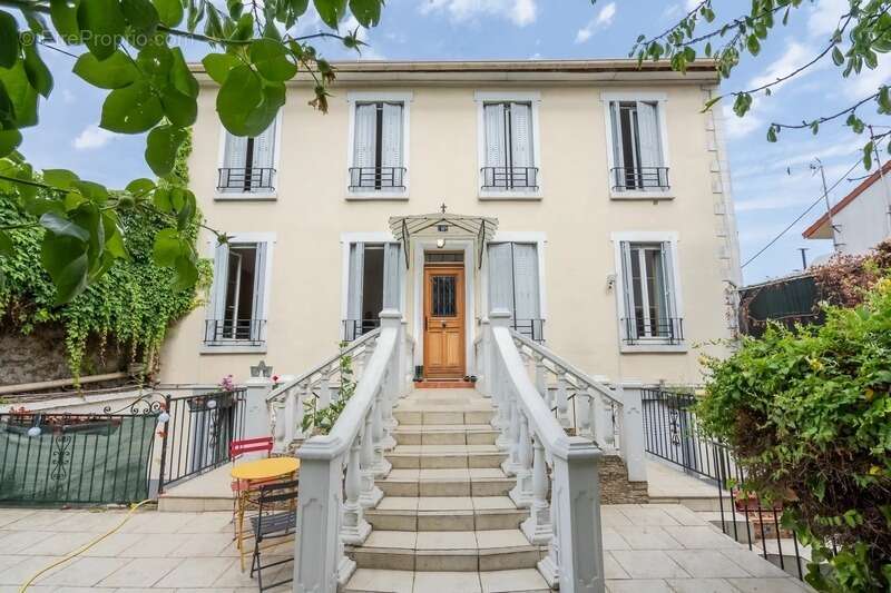 Maison à vendre 9 pièces AUBERVILLIERS (93) - photo 16