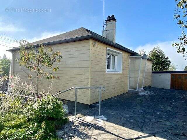 Maison à CONDE-SUR-VIRE