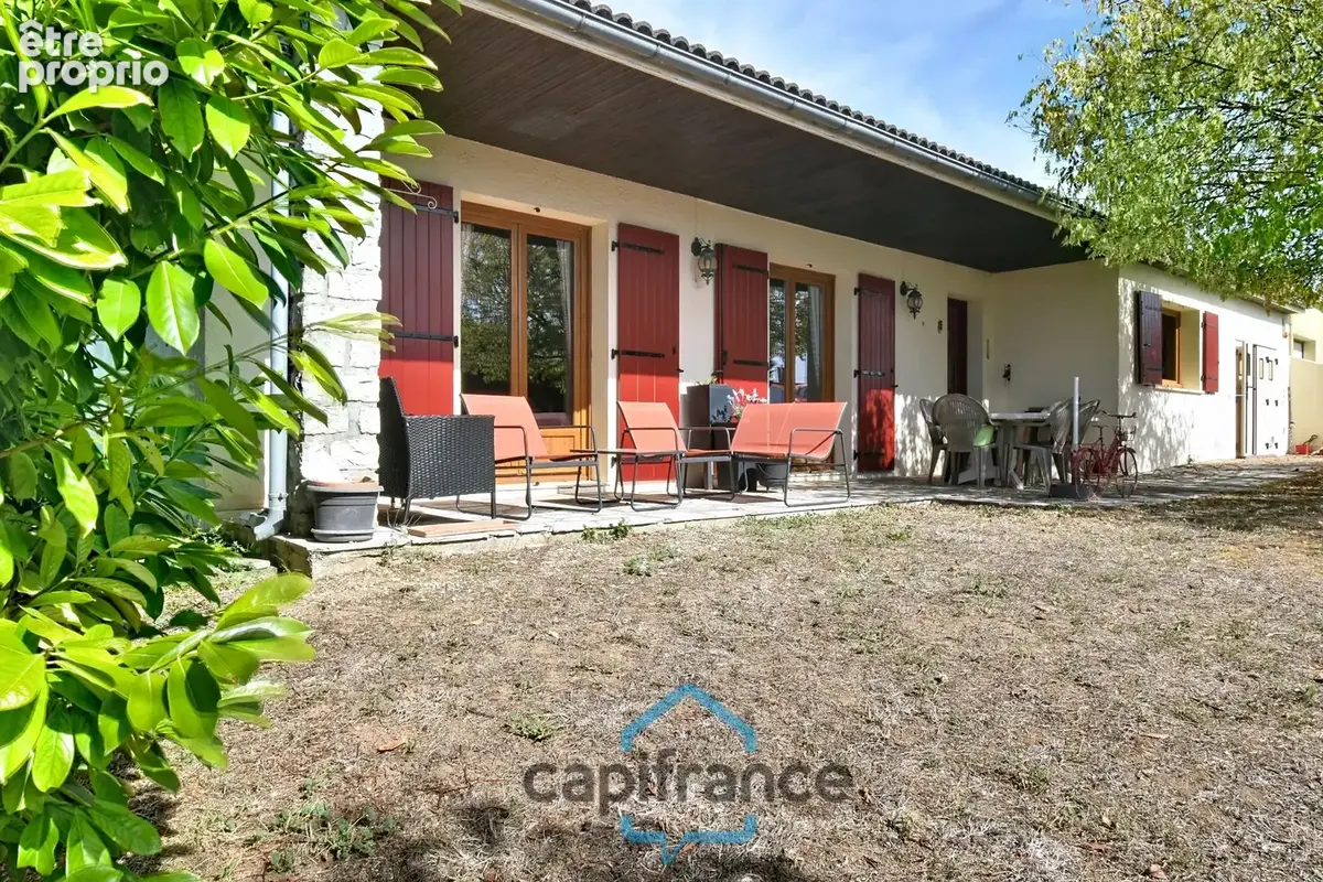 Maison DE PLAIN PIED à vendre  SAINT JEAN D'ANGELY (17) 5 pièces sur 800m² de terrain avec garage - photo 2