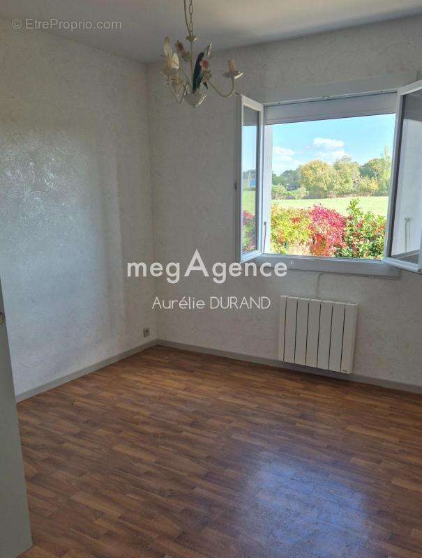 Maison à PINS-JUSTARET