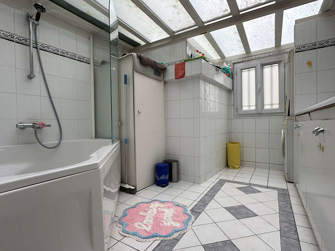 Appartement à PARIS-1E