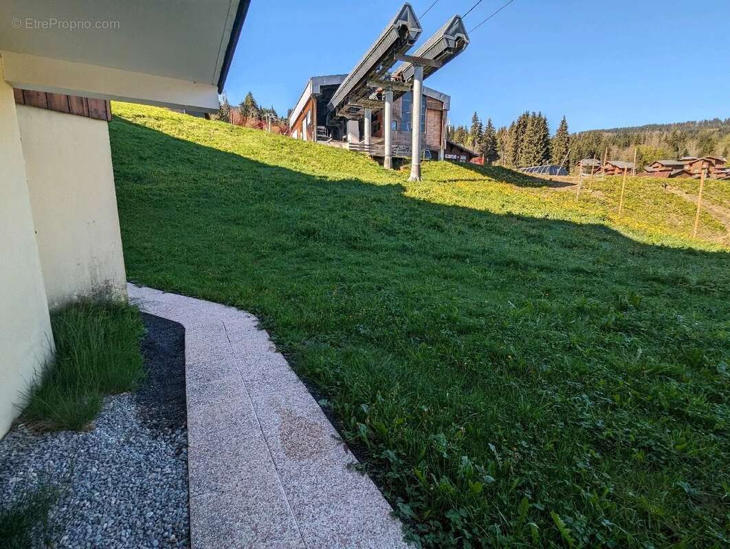 Appartement à MORILLON