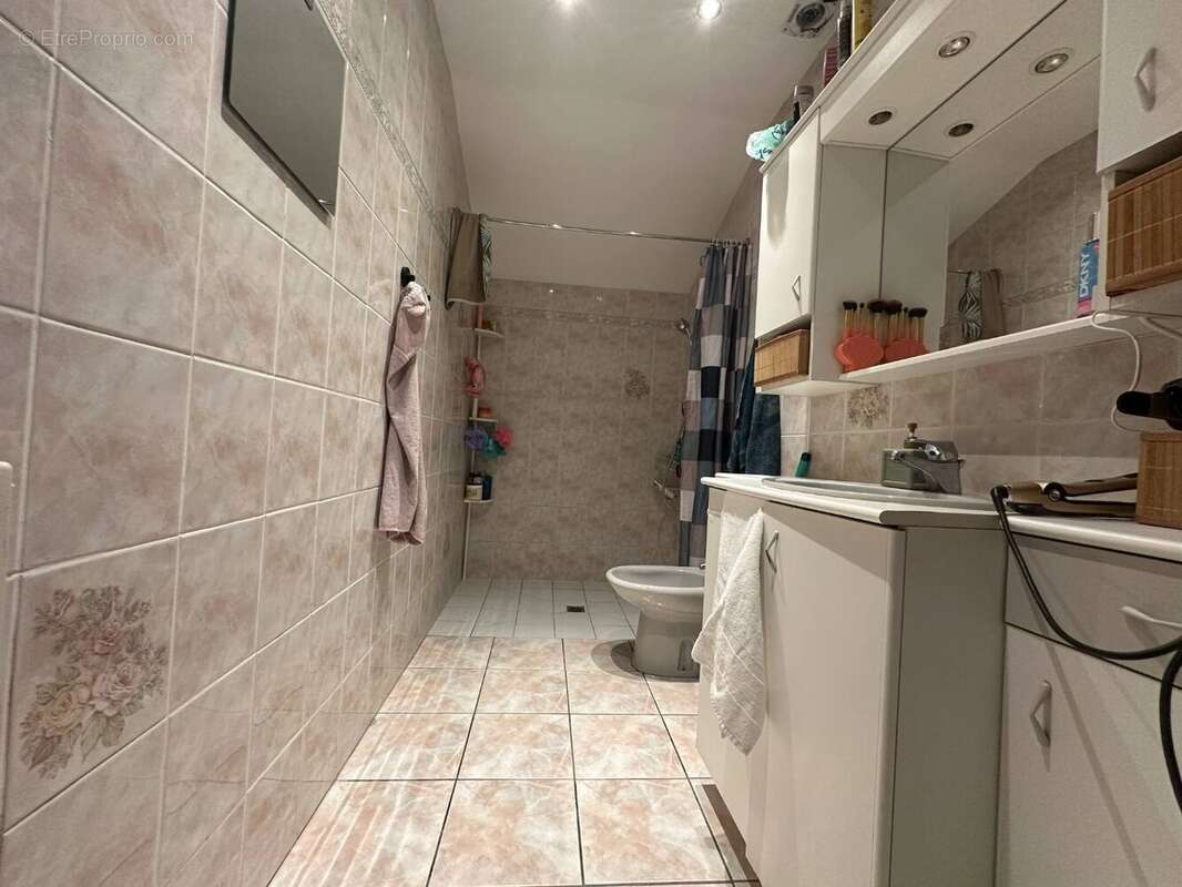 Maison à SAINT-LAMBERT-DU-LATTAY