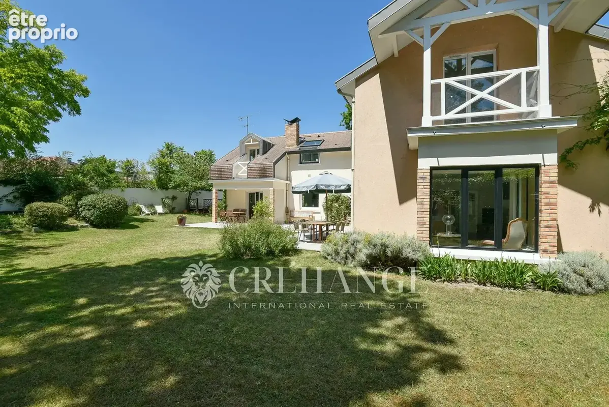 LE VESINET - LAC INFERIEUR - Maison familiale 262 m² - Jardin 1250m² - Piscine - photo 2