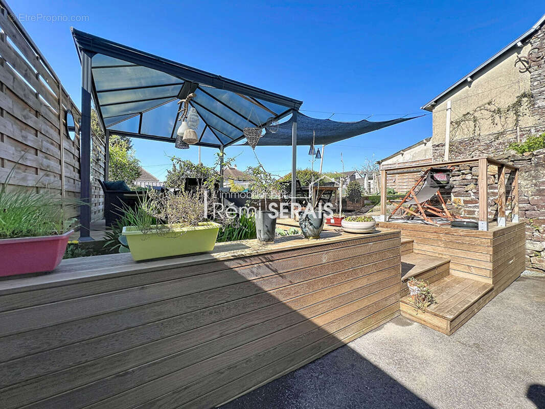 Maison à SAINT-DENIS-DE-MERE