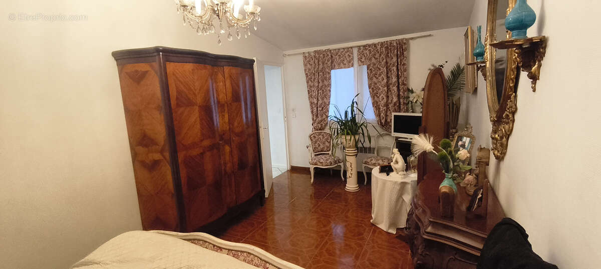 Ensemble immobilier avec fort potentiel. Décote - 53 % - photo 8