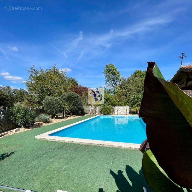 Maison à SAVIGNAC-LES-EGLISES