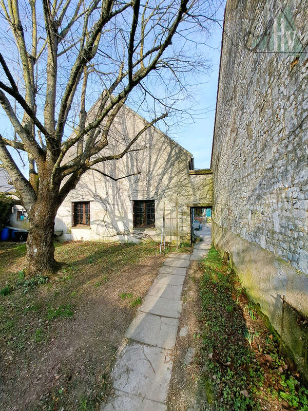 Maison à PONT-SUR-YONNE