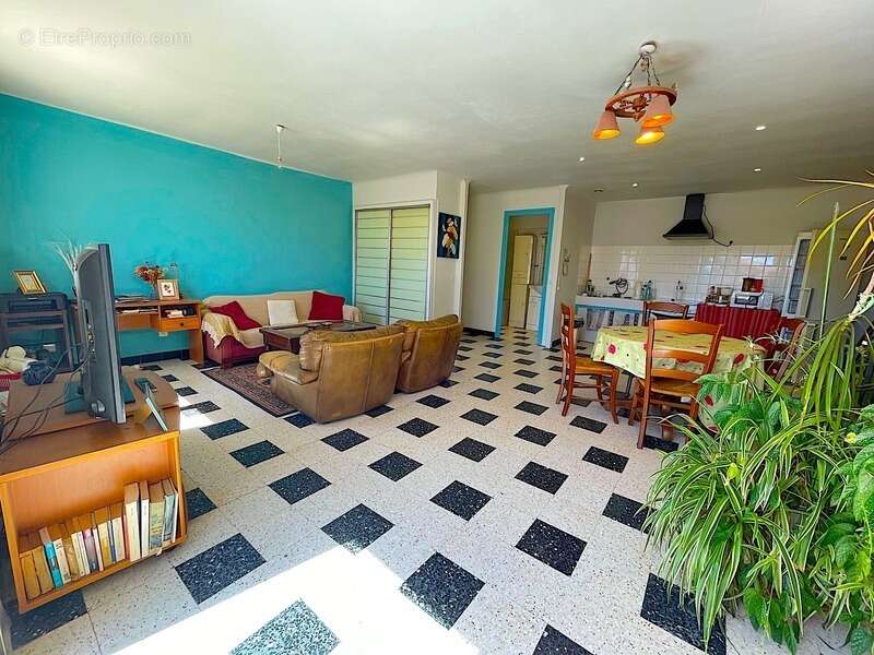 Maison à CASCASTEL-DES-CORBIERES