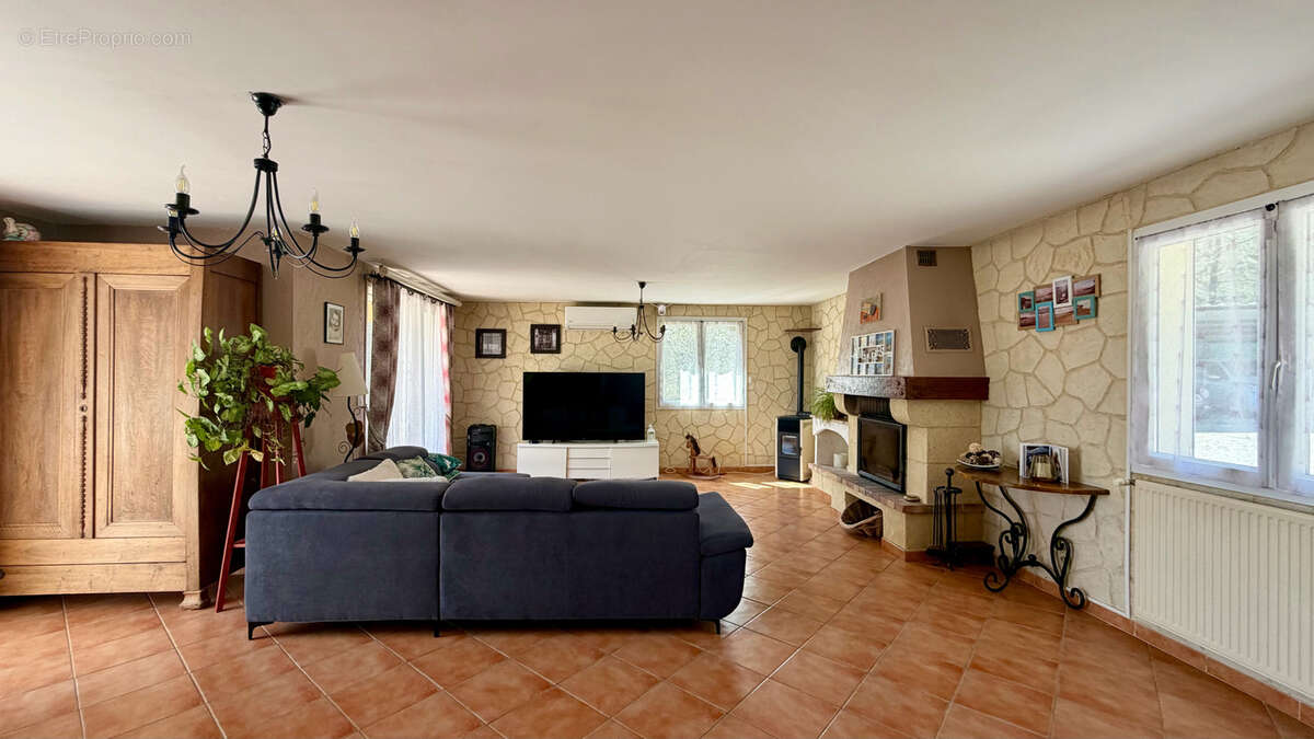 Maison à LA ROQUEBRUSSANNE