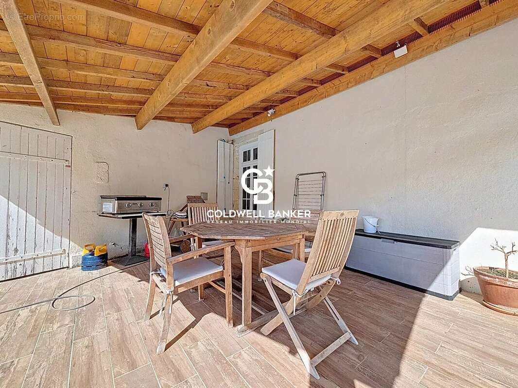 Maison à SAINT-JEAN-D'ANGELY