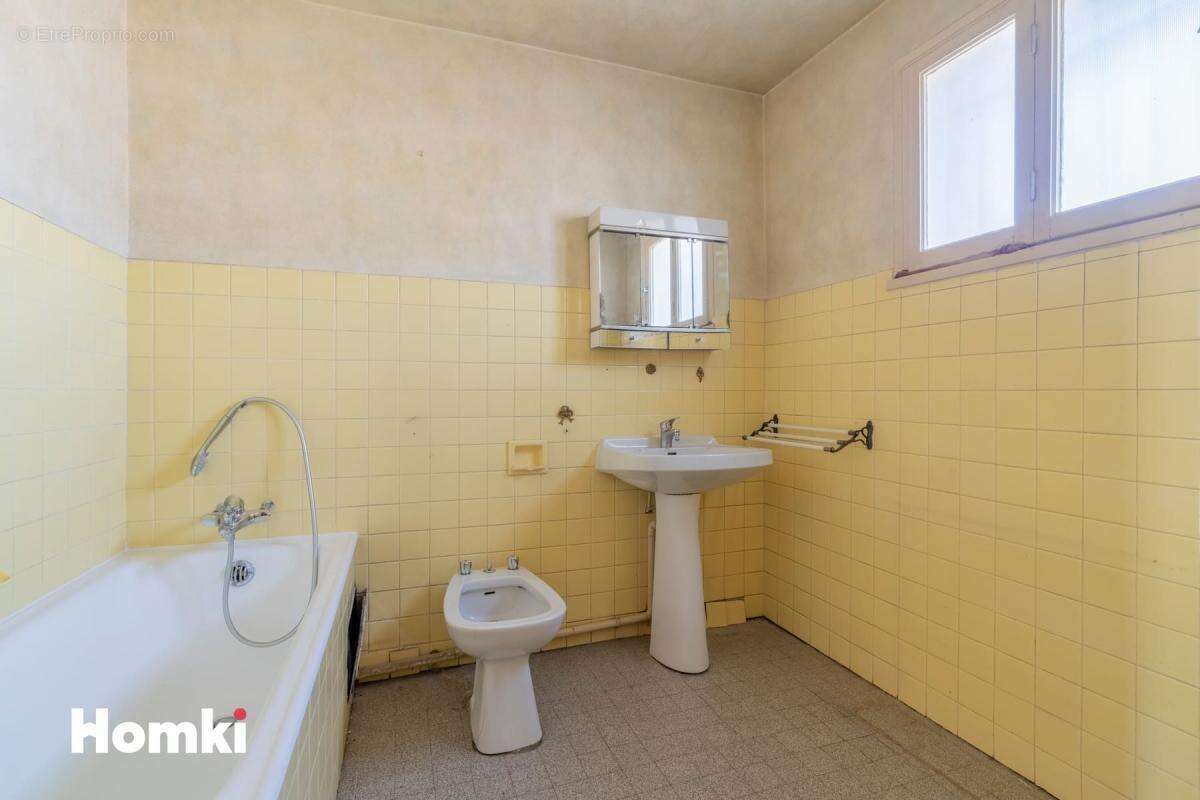 Appartement à MARSEILLE-4E
