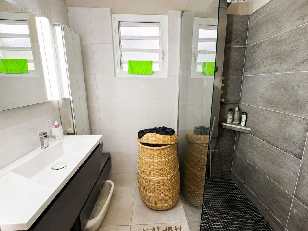 Appartement 50 m² à Saint-Denis  - photo 7