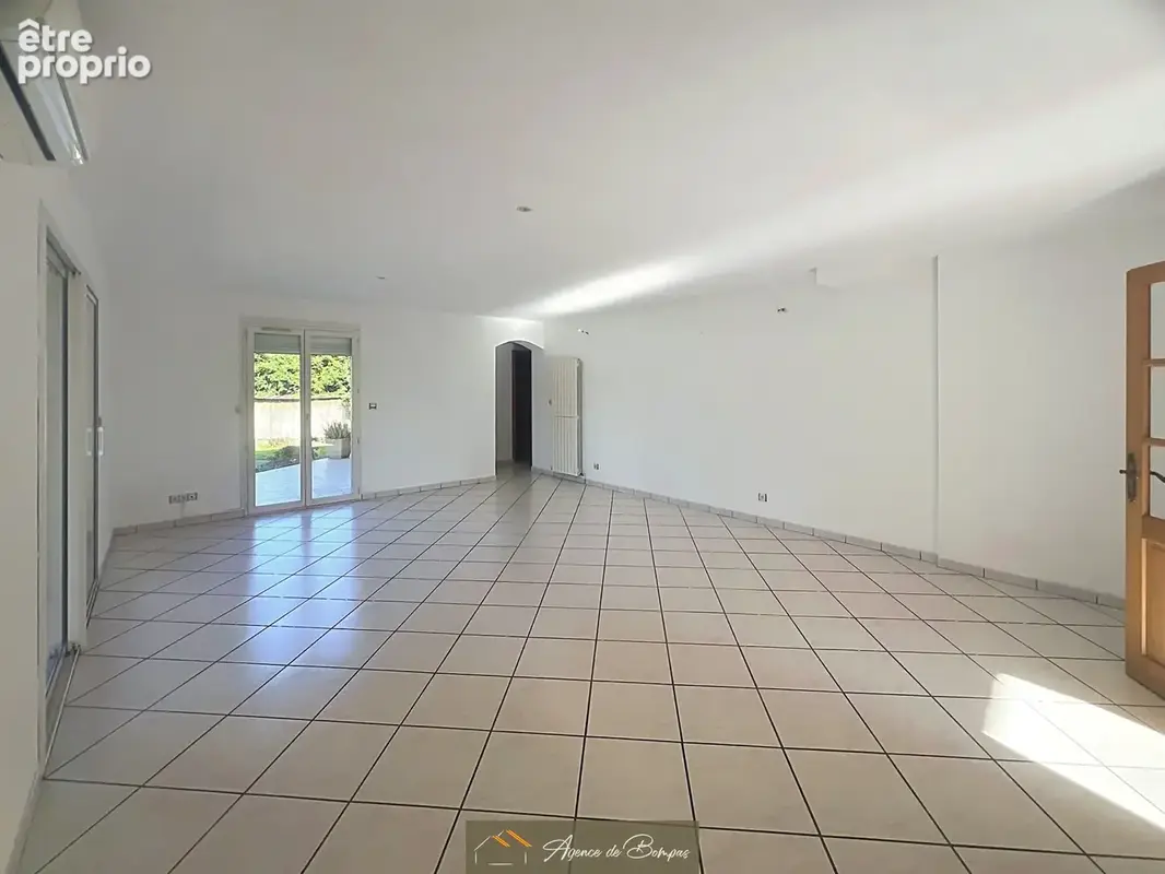 Secteur residentiel - villa 4 faces  99.65 m2 hbts av studio 44.81 independant sur 933 m2 de terrain  - - photo 9