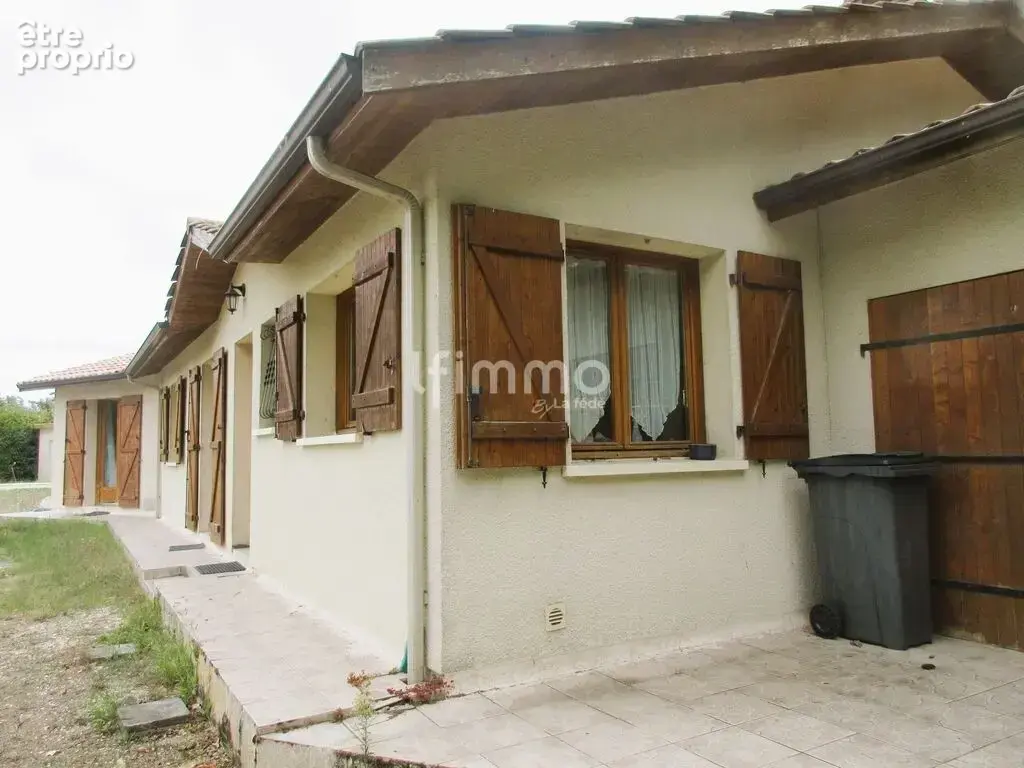 Belle maison de plain-pied avec piscine chauffée et panneaux so - photo 19