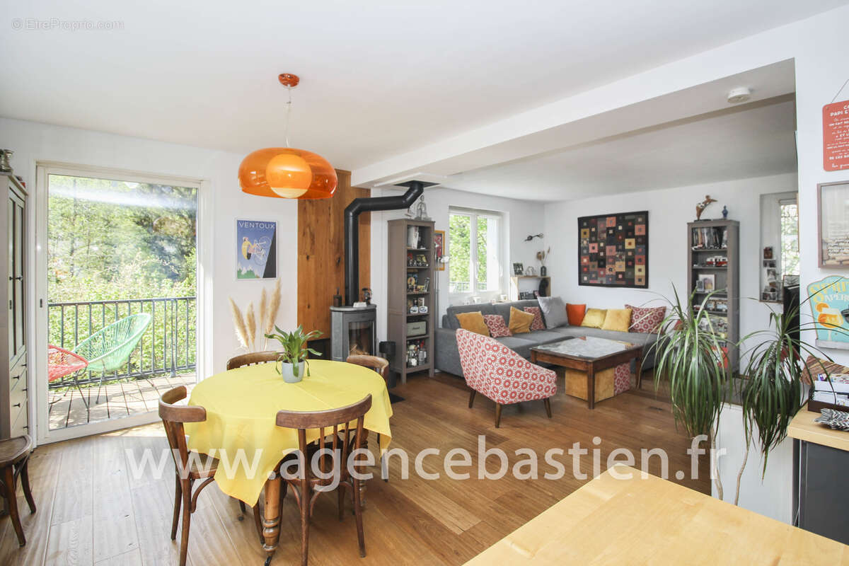 Maison à DIVONNE-LES-BAINS