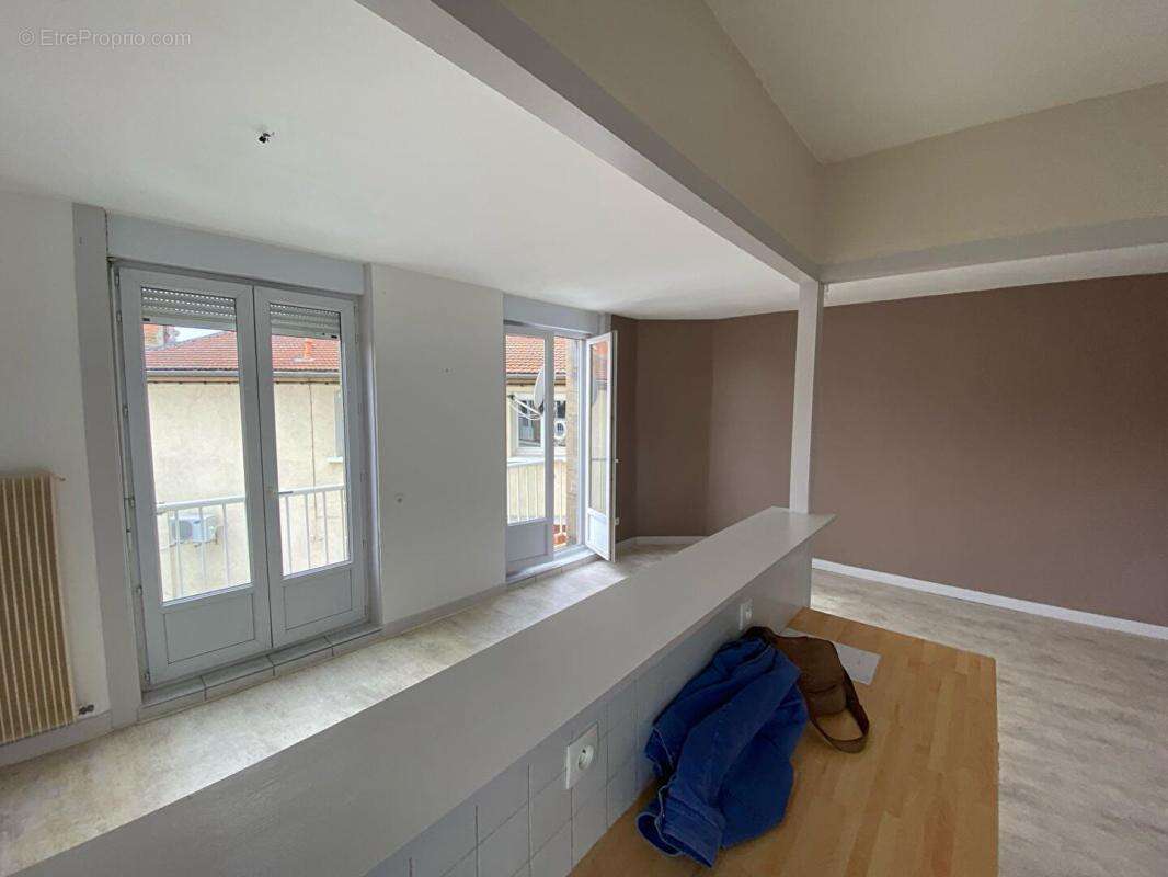 Appartement à SAINT-JUST-MALMONT