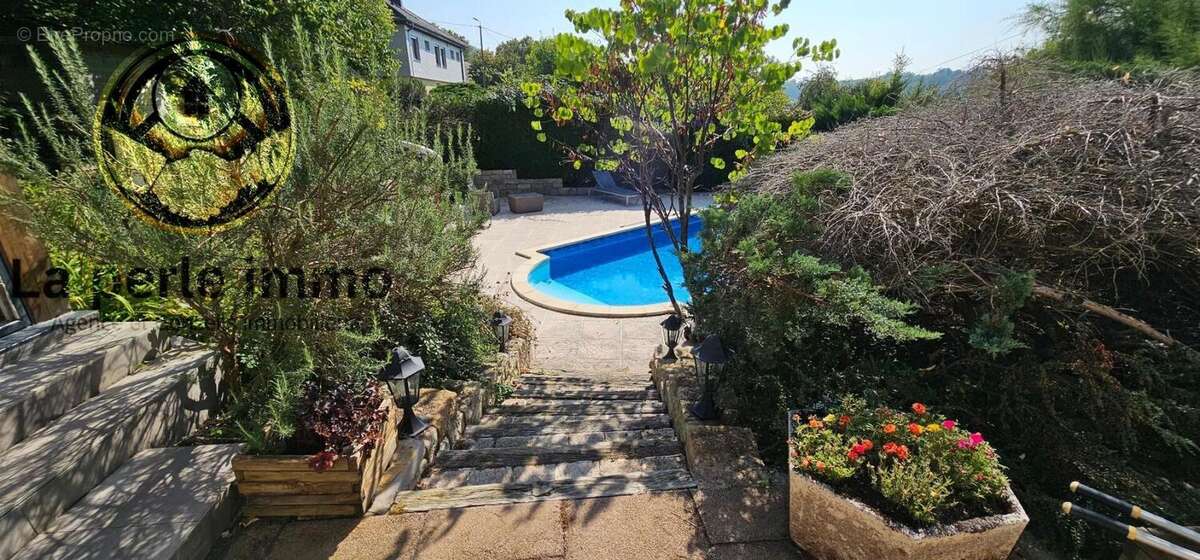 Maison à CHAMPVANS-LES-MOULINS