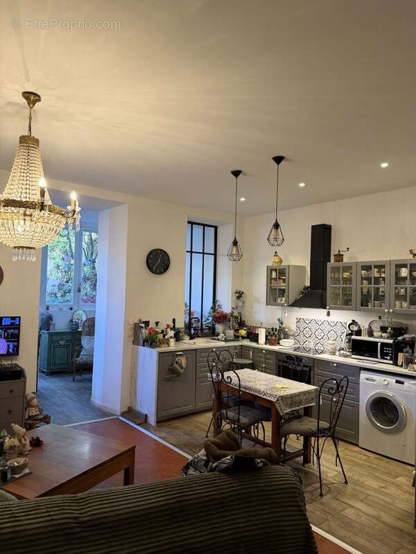 Appartement à MARSEILLE-4E