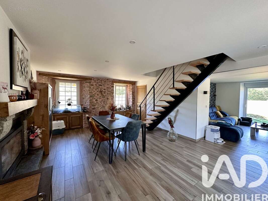 Maison 200 m² à La Vendelee  - photo 7