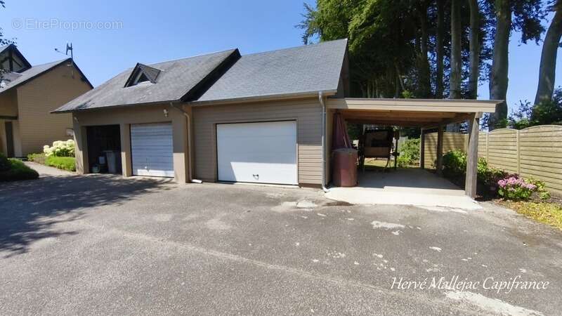 A 20 KMS de Fécamp. Ensemble immobilier comprenant 2 habitations (303 m²);1 piscine; triple garage; Terrain 5215 m² - photo 6