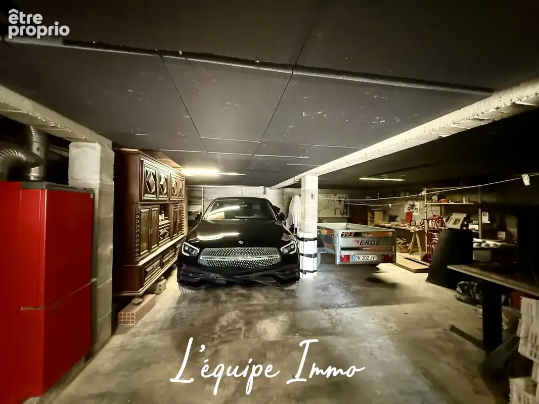 Maison d’architecte de plus de 200 m2 avec piscine sur un terrain de près de 2500 m2 - photo 16