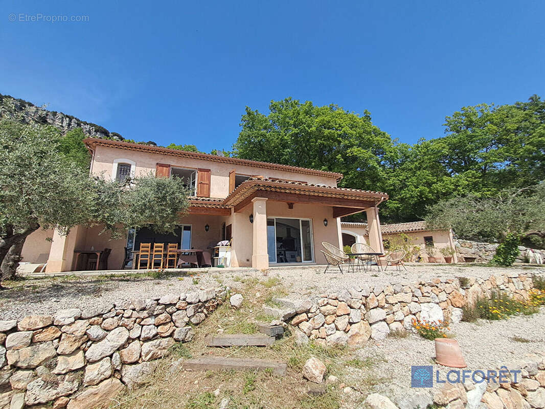 Appartement à CHATEAUNEUF-GRASSE