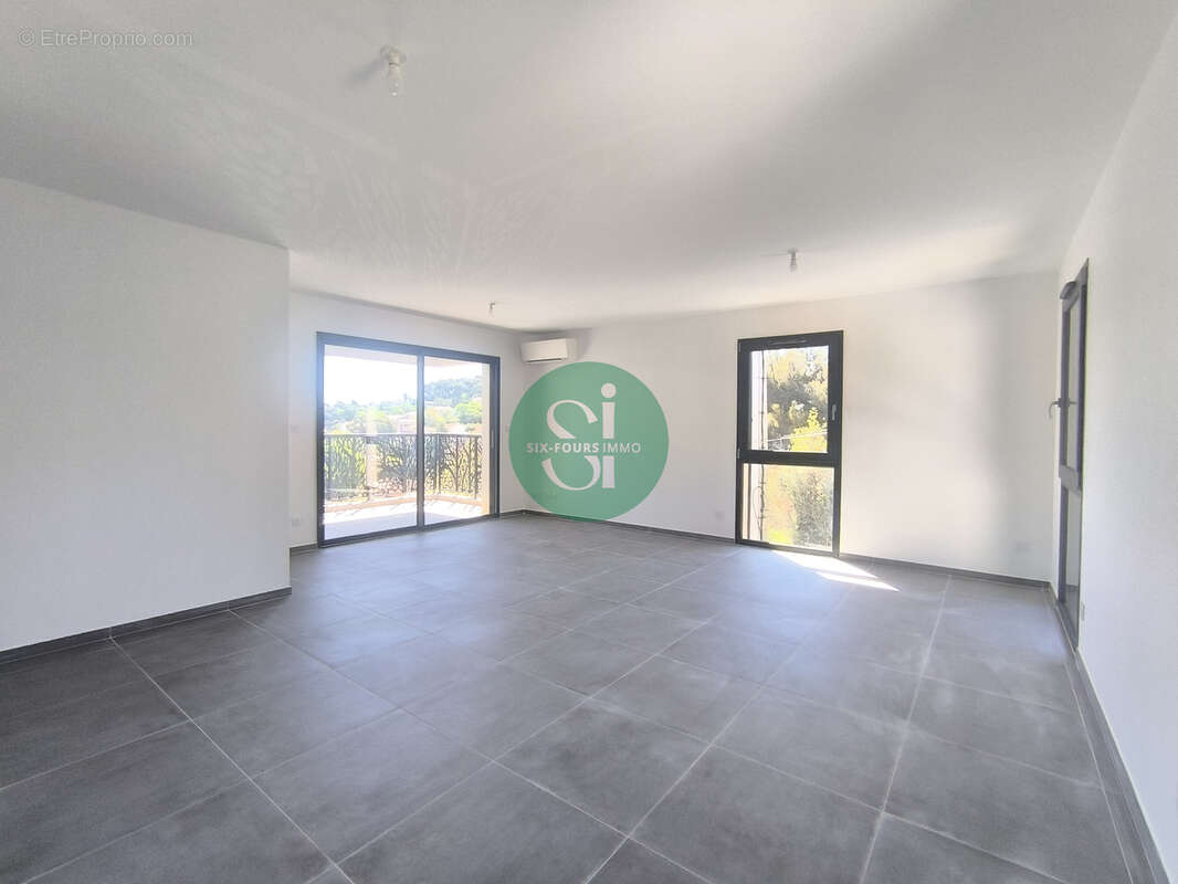 Appartement à SIX-FOURS-LES-PLAGES